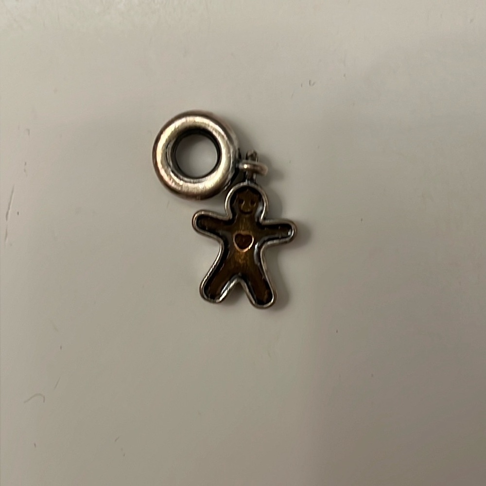 Pandora gingerbread man charm